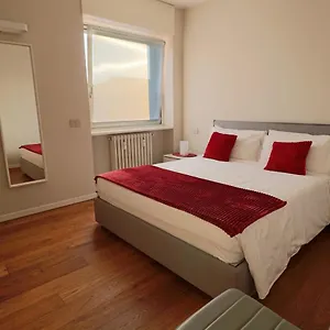Isola 2*, Milan Italie