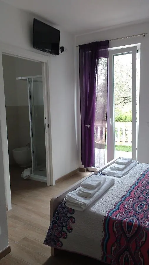 La Vie Est Belle Bed and Breakfast Finale Ligure