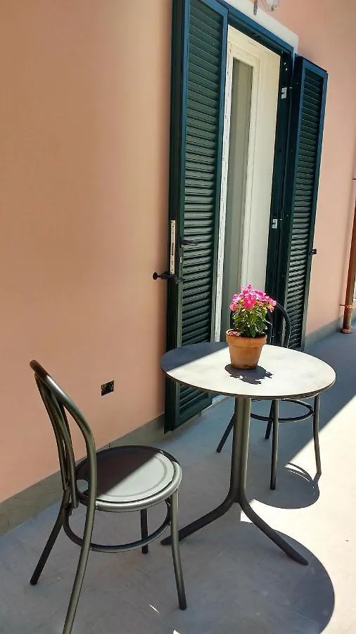 Bed & Breakfast La Vie Est Belle Bed and Breakfast Finale Ligure