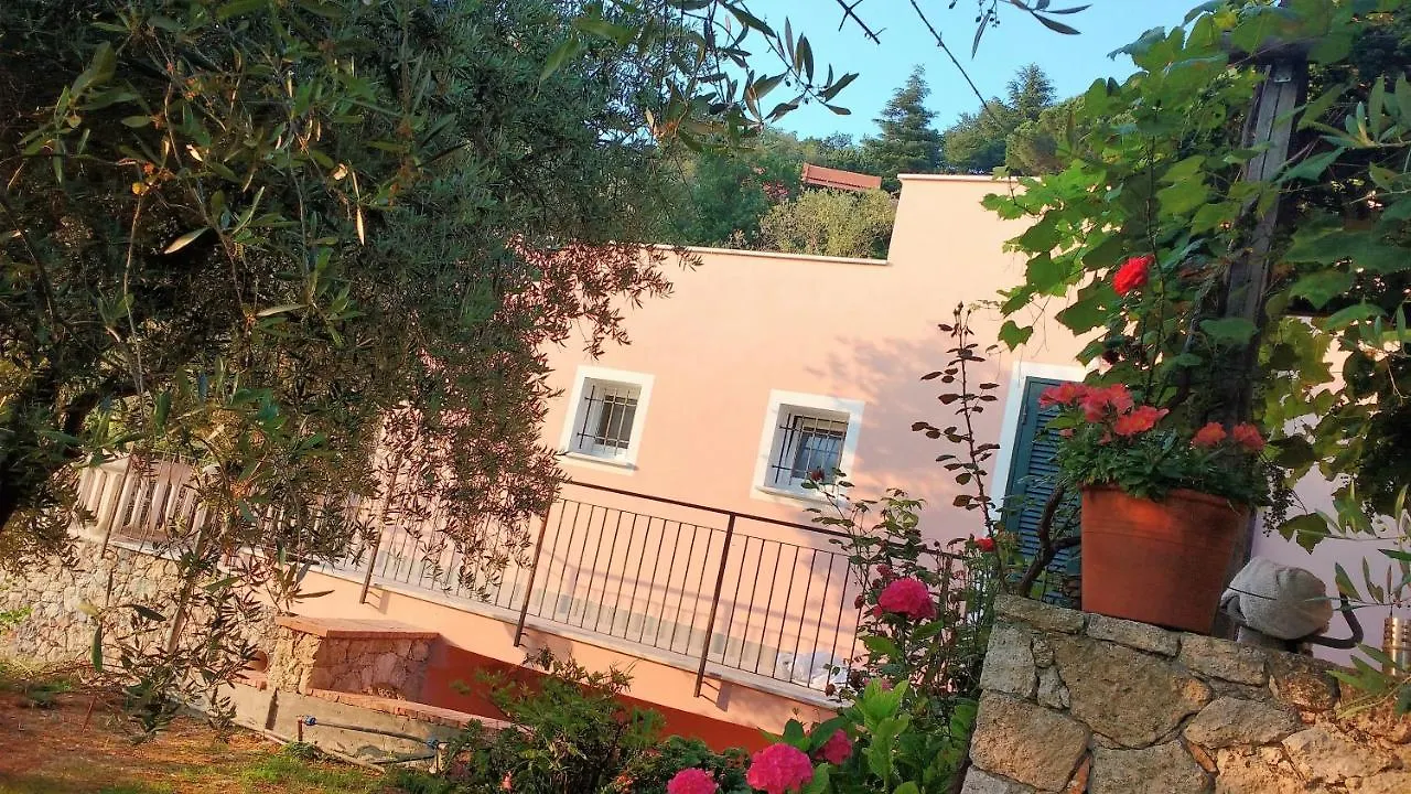 La Vie Est Belle Bed and Breakfast Finale Ligure Bed & Breakfast