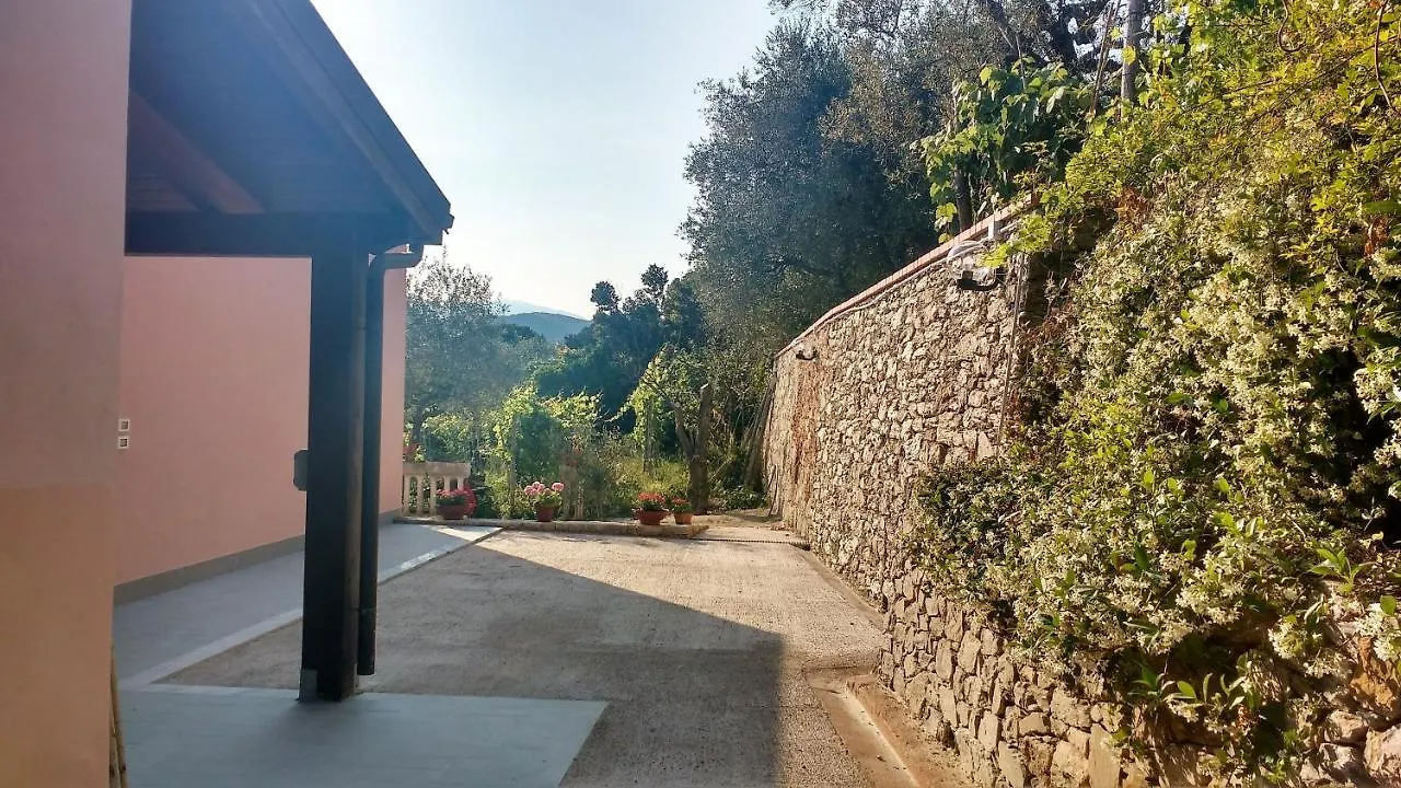 Bed & Breakfast La Vie Est Belle Bed and Breakfast Finale Ligure Italien