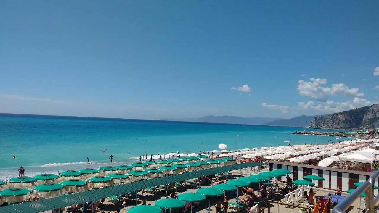La Vie Est Belle Bed and Breakfast Finale Ligure 0*,