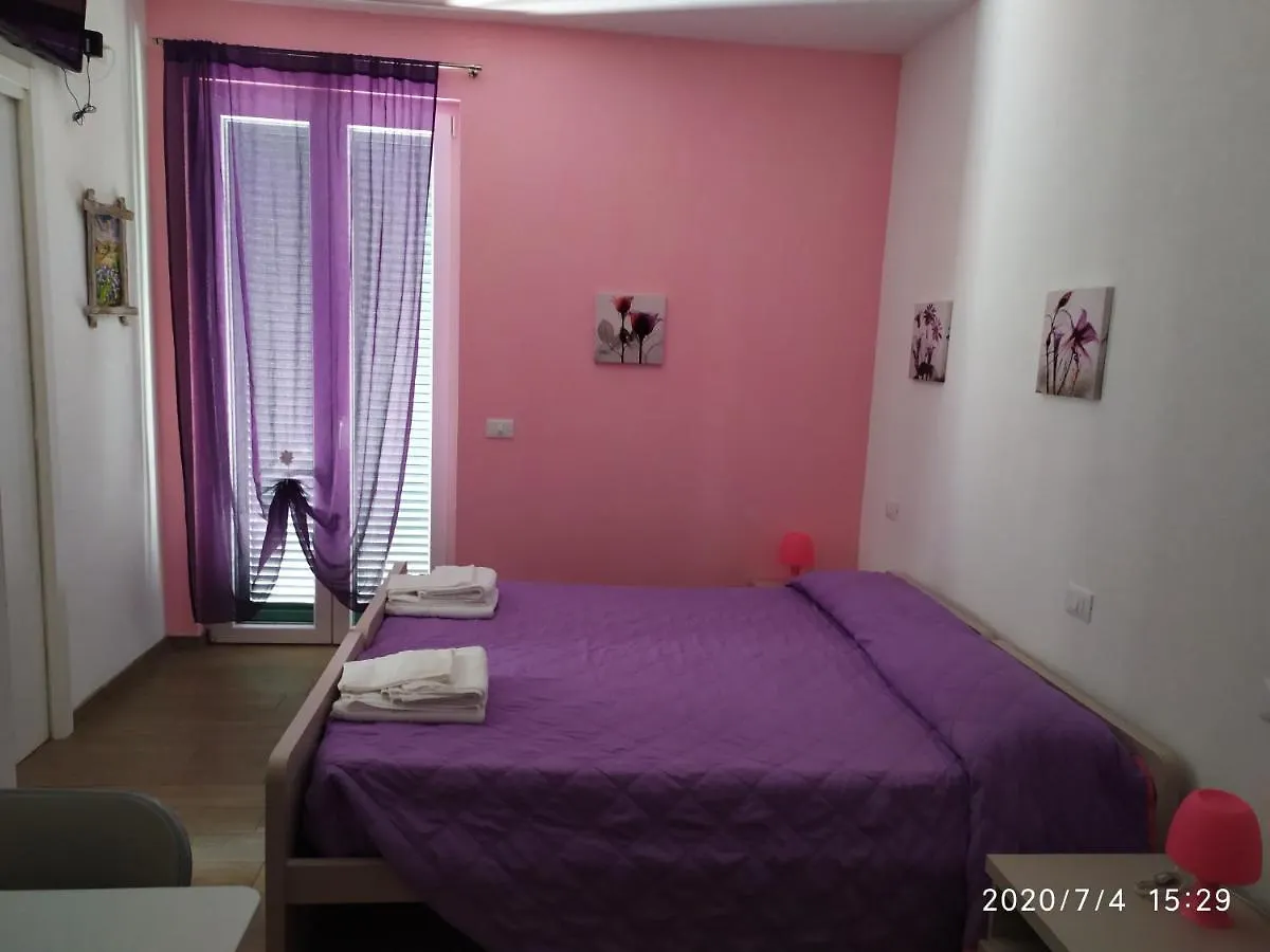 La Vie Est Belle Bed and Breakfast Finale Ligure Bed & Breakfast