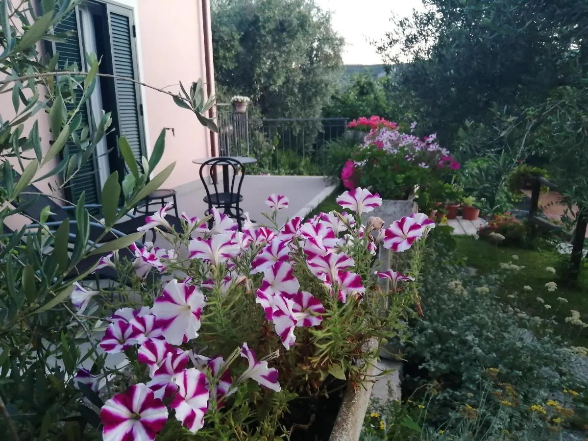 Bed & Breakfast La Vie Est Belle Bed and Breakfast Finale Ligure