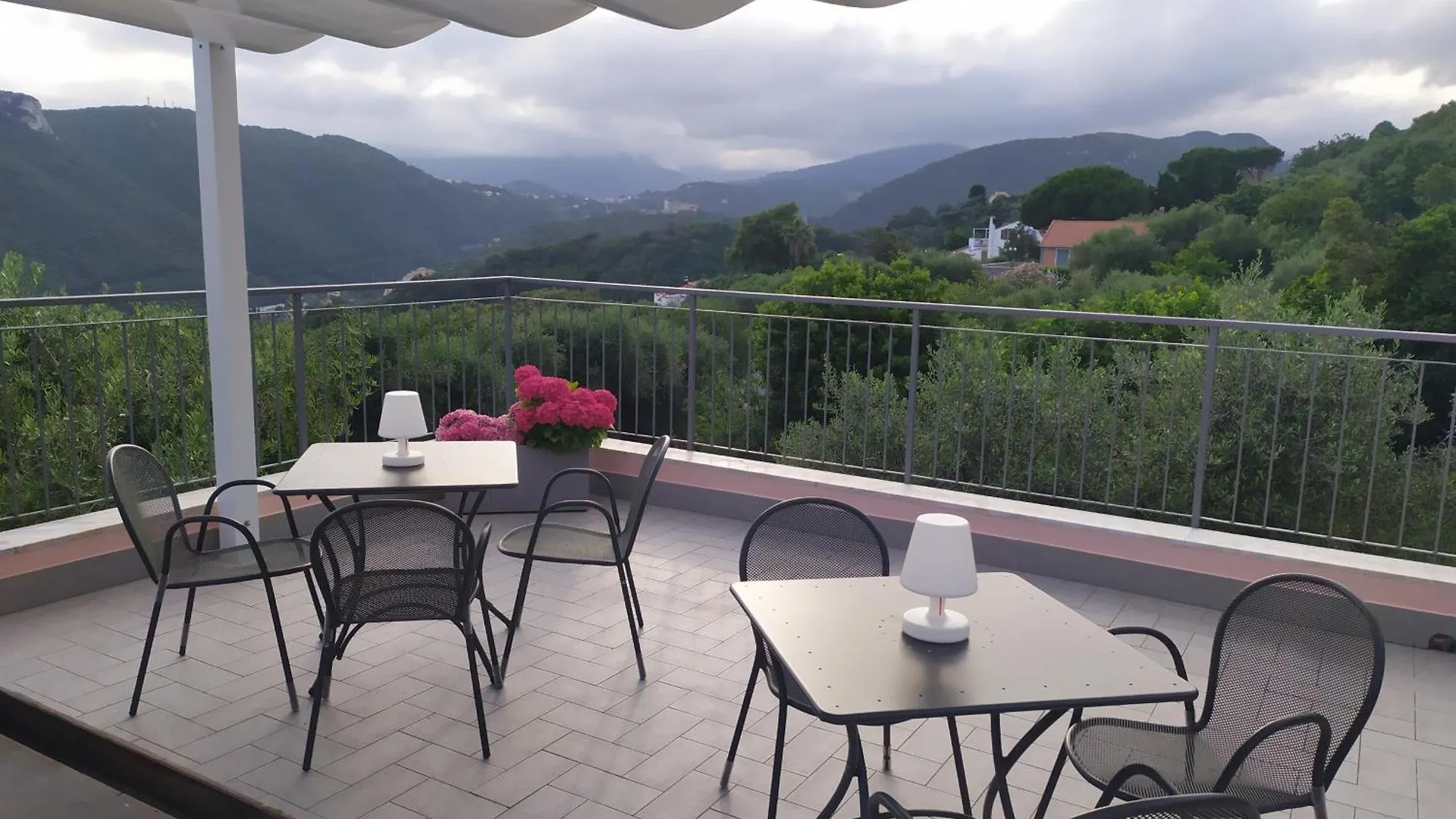 Bed & Breakfast La Vie Est Belle Bed and Breakfast Finale Ligure